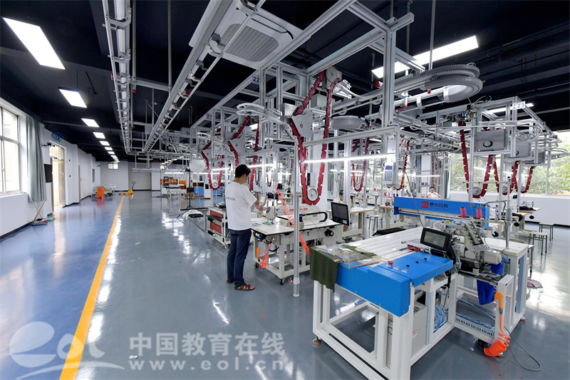浙纺服院服装数字化“未来工厂”亮相宁波时尚节 教育咨询服务助力产教融合