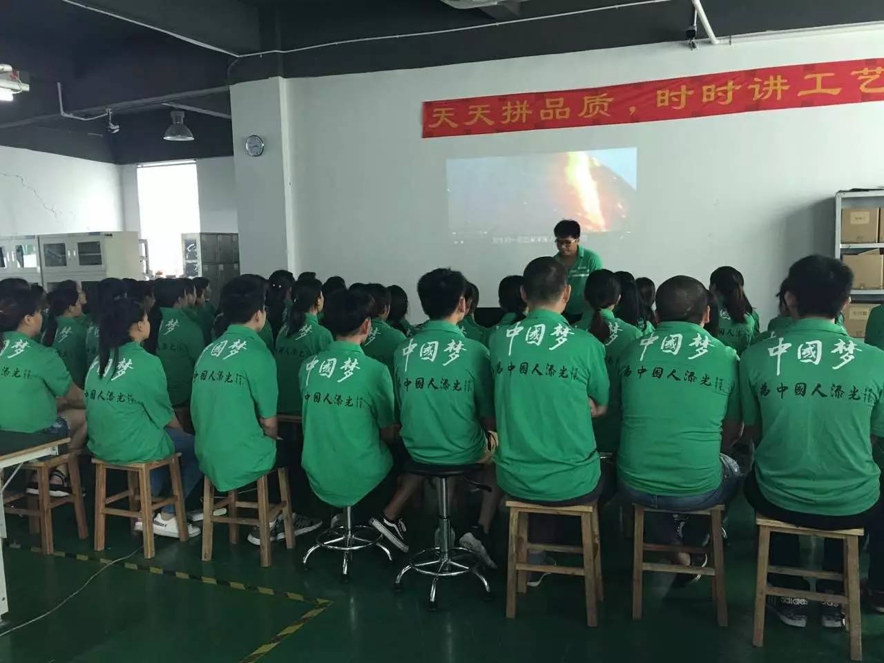 光为照明工厂 安全生产培训，为生产员工筑牢防线